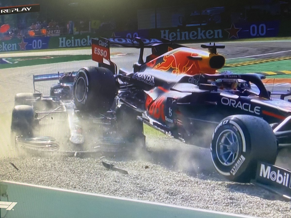 FUMILOUS's tweet photo. これは歴史に残るなぁ😱
#F1JP #F1Dazn https://t.co/a3f4pTLfxd