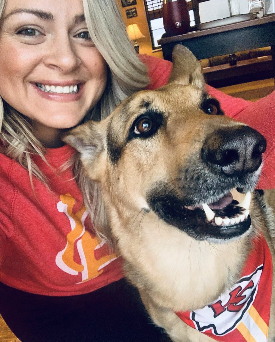 ItsHappyAli's tweet image. GAME DAY!!! 🥰😍🏈 Let’s go @Chiefs !!!!! 👏🏼👏🏼 #Woooo 

Radio Home Of The Chiefs: @wolfkansascity @ChiefsRadioNet @mitchholthus @dahughesguy83 @joshklingler  🚩
#Chiefskingdom #Chiefs #KansasCity