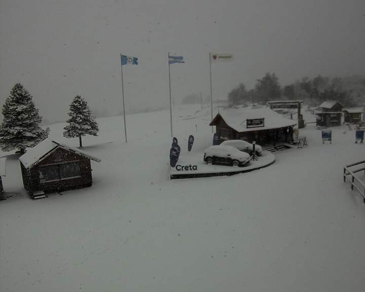 Flor_Piscicelli's tweet image. En #SanMartindelosAndes se vota con tremendo nevadon
#PASO2021 #Neuquen