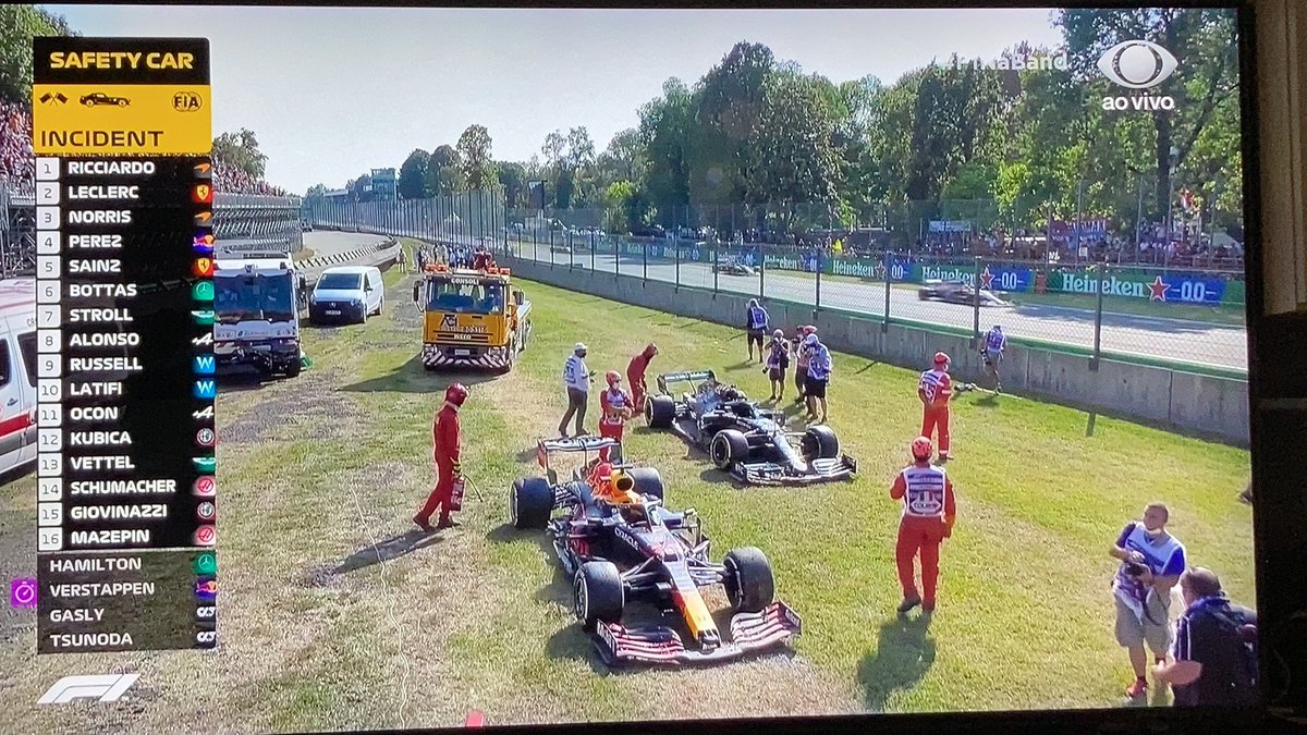 Rocha_R3's tweet photo. As surpresas da #F1 #F1NaBand https://t.co/zpQAEzKfUK