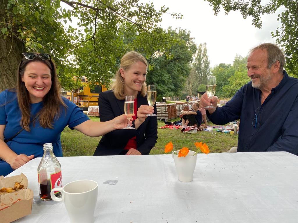 ManjaSchuele's tweet photo. Stop 2 beim #TagdesoffenenDenkmals: In der #AltenZiegelei in #Glindow brannten schon Zisterziensermönche Ziegel. Handwerkstradition #MadeInBrandenburg zu besichtigen im #Ziegeleimuseum. Beeindruckend! https://t.co/W7PIIxGh2j