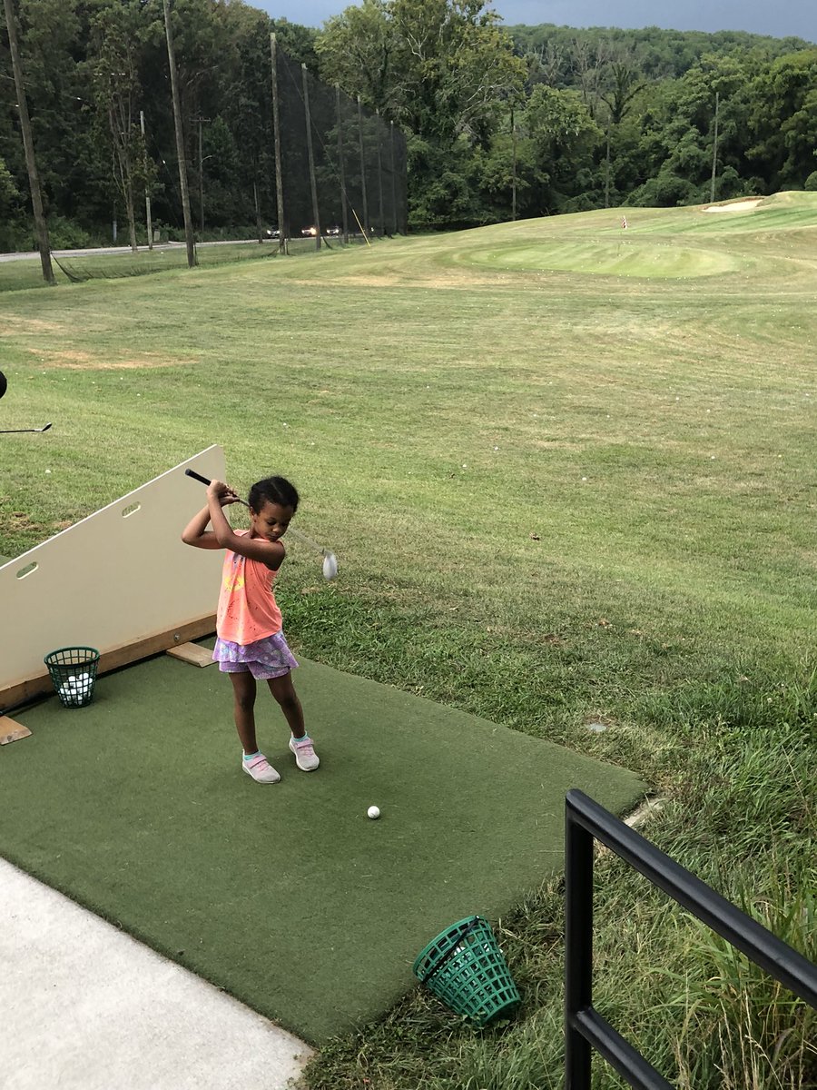 MinuetJazz's tweet photo. Little person. Big swing #golf https://t.co/RACEGXZFbI