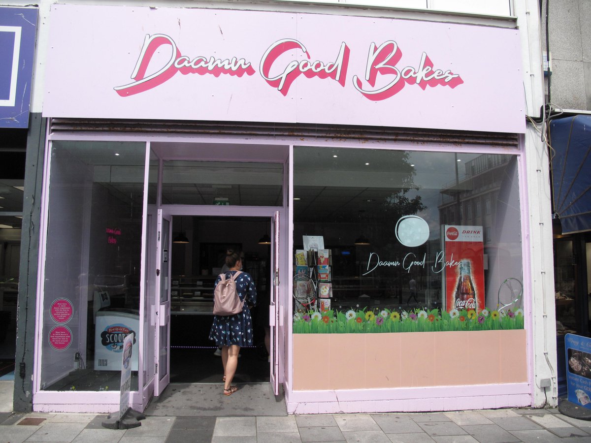 PinkPlaques's tweet image. Commemorating Kevin and his Dad 😁 Thanks to 'Daamn Good Bakes' facebook.com/daamngoodbakes for hosting these plaques - Pink Plaques sponsored by @mayflower400uk with partners @plymouthcc @theboxplymouth @PlymCultureUK with added support @PlymCityCentre