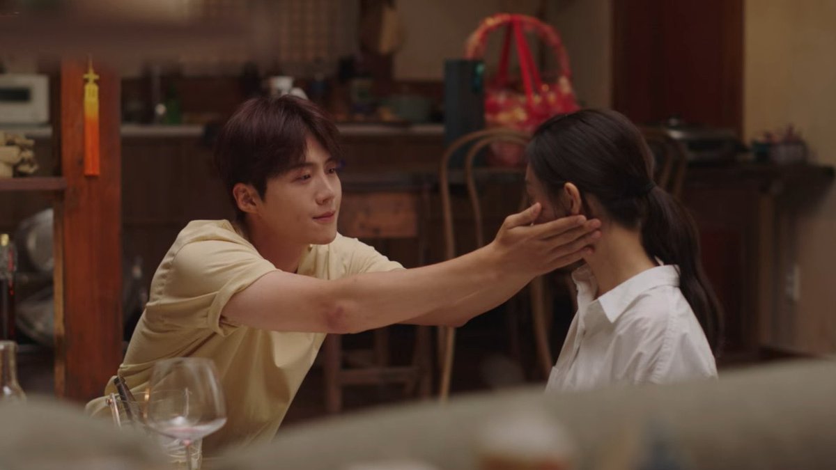 kdramarchiv3's tweet photo. It's a SikHye thing😭😭

#HometownChaChaCha
#HometownChaChaChaEp6 https://t.co/PpqMjdjykY