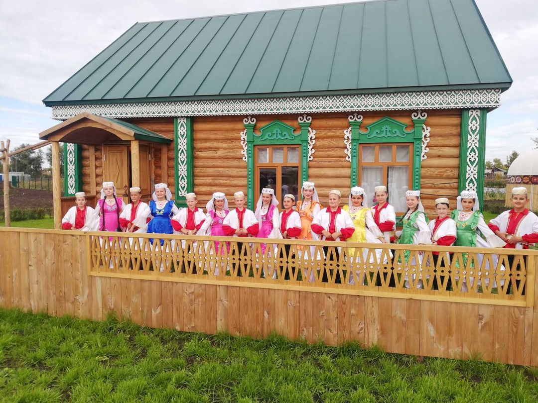 МБОУ Школа "Яктылык" г.о. Самары на открытии "Парка дружбы народов" в жилом районе Волгарь
instagram.com/p/CTuT_BstYBO/…
#Яктылык #ДДН #Деньгорода #Мирас #Йолдыз