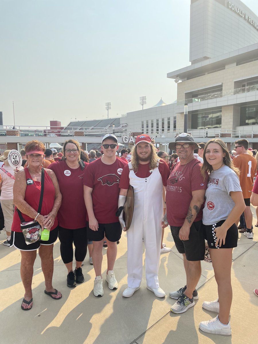 ambersparklers's tweet photo. Laia’s first (American) football game was one for the books I’d say. Woo Pig!  @ArkRazorbacks https://t.co/NvoWvXqYEd