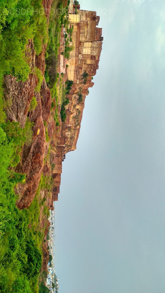 deorachandra's tweet photo. Rotate your phone and enjoy the view of magnificent #MehrangarhFort post rain.
#DekhoApnaDesh #IncredibleIndia #Jodhpur #Suncity #Bluecity #RangeelaRajasthan #Photography #JaneKyaDikhJaye #Monsoon #Rajasthantourism #Jaipur #RangRajasthanKe #MyRajasthan #FortsOfRajasthan #Desert https://t.co/1XZn9FuEOa