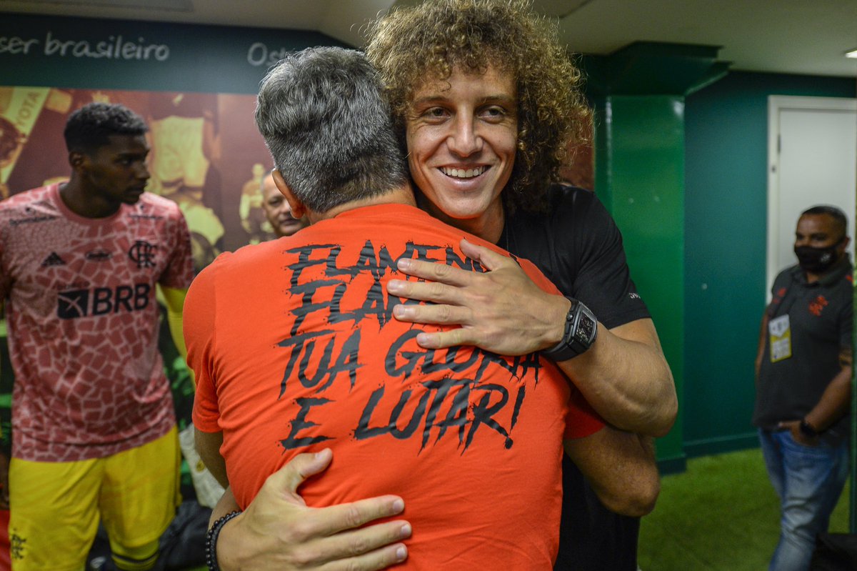 Flamengo's tweet photo. ❤️🖤

#DavidLuizNoMengo

📸 @mcortesdasilva8 / CRF https://t.co/QdynAZv0Cq