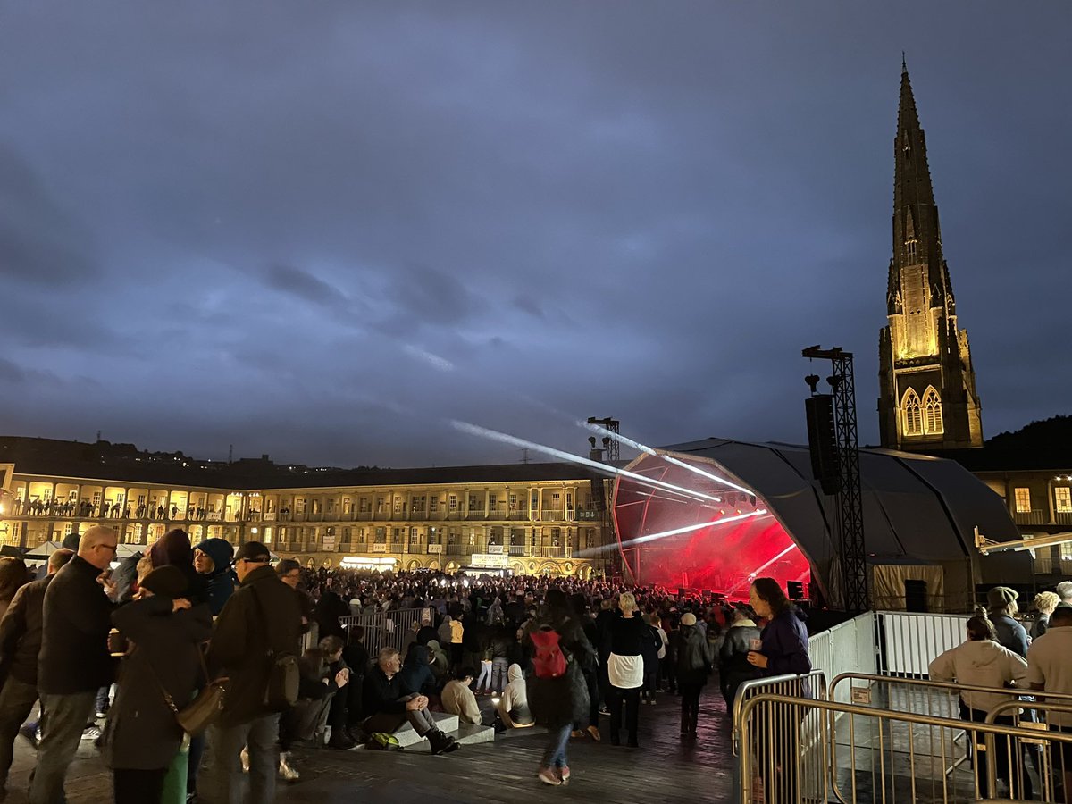 HollyLynch5's tweet image. #IPredictARiot!