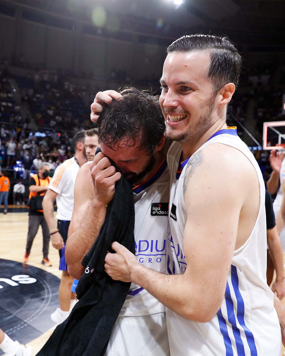 RMBaloncesto's tweet photo. 🤍🛡 @23Llull: pasión por el escudo.
#SUPERCAMPEONES8 https://t.co/YKqsCKH7Xu