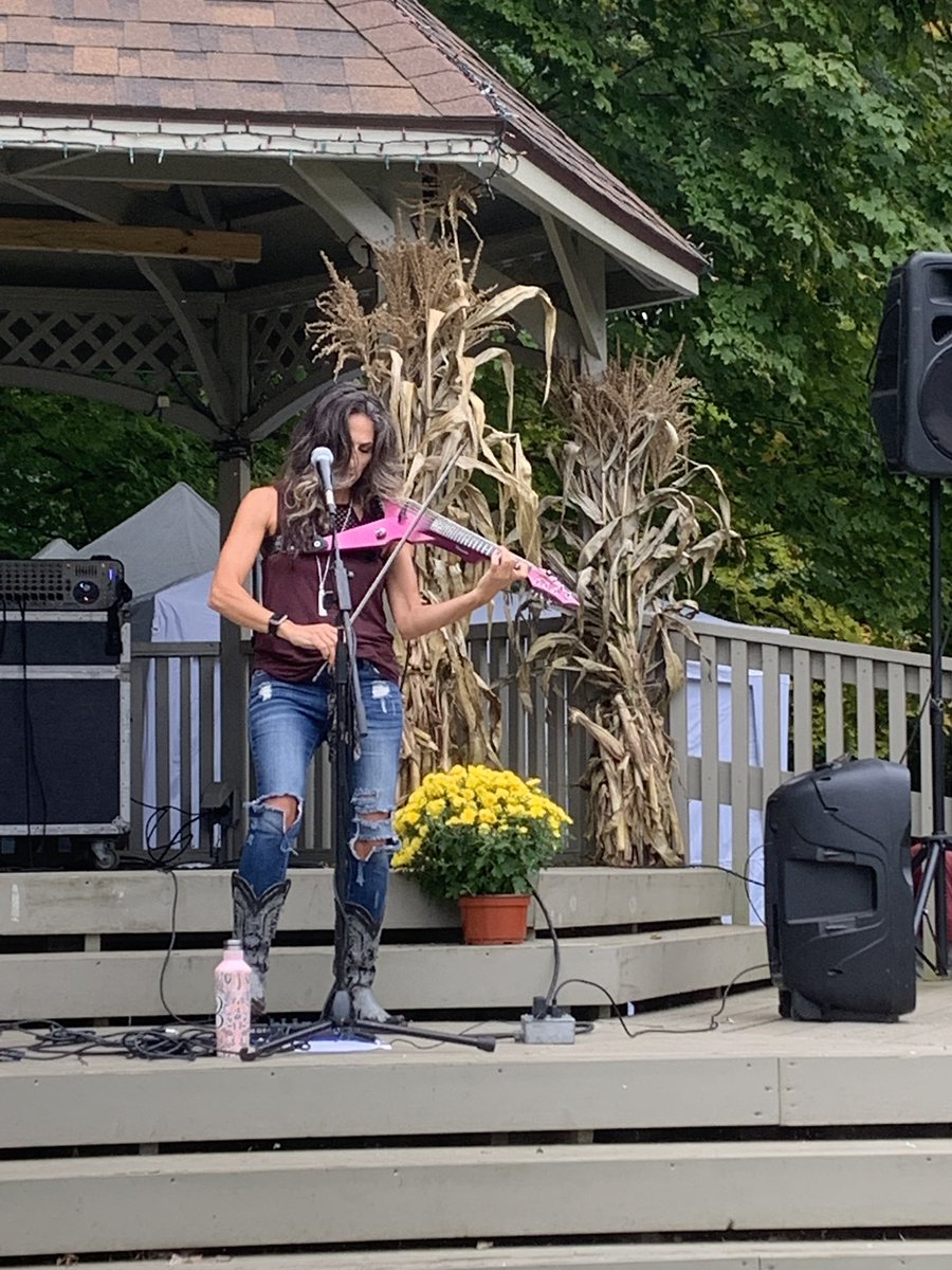 Some of the WG Strings teachers got to meet up with the amazingly talented Brigid Bibbens this weekend, and hear her play her electric violin! So cool! <a href="/WGFineArts/">West Genesee Fine Arts</a> <a href="/WGMSMusic/">WGISMusic</a> <a href="/MrsCheney/">Tracy Cheney</a> <a href="/BernerTracy/">Tracy Emerson</a> <a href="/jdbillscnzm/">David C. Bills</a>