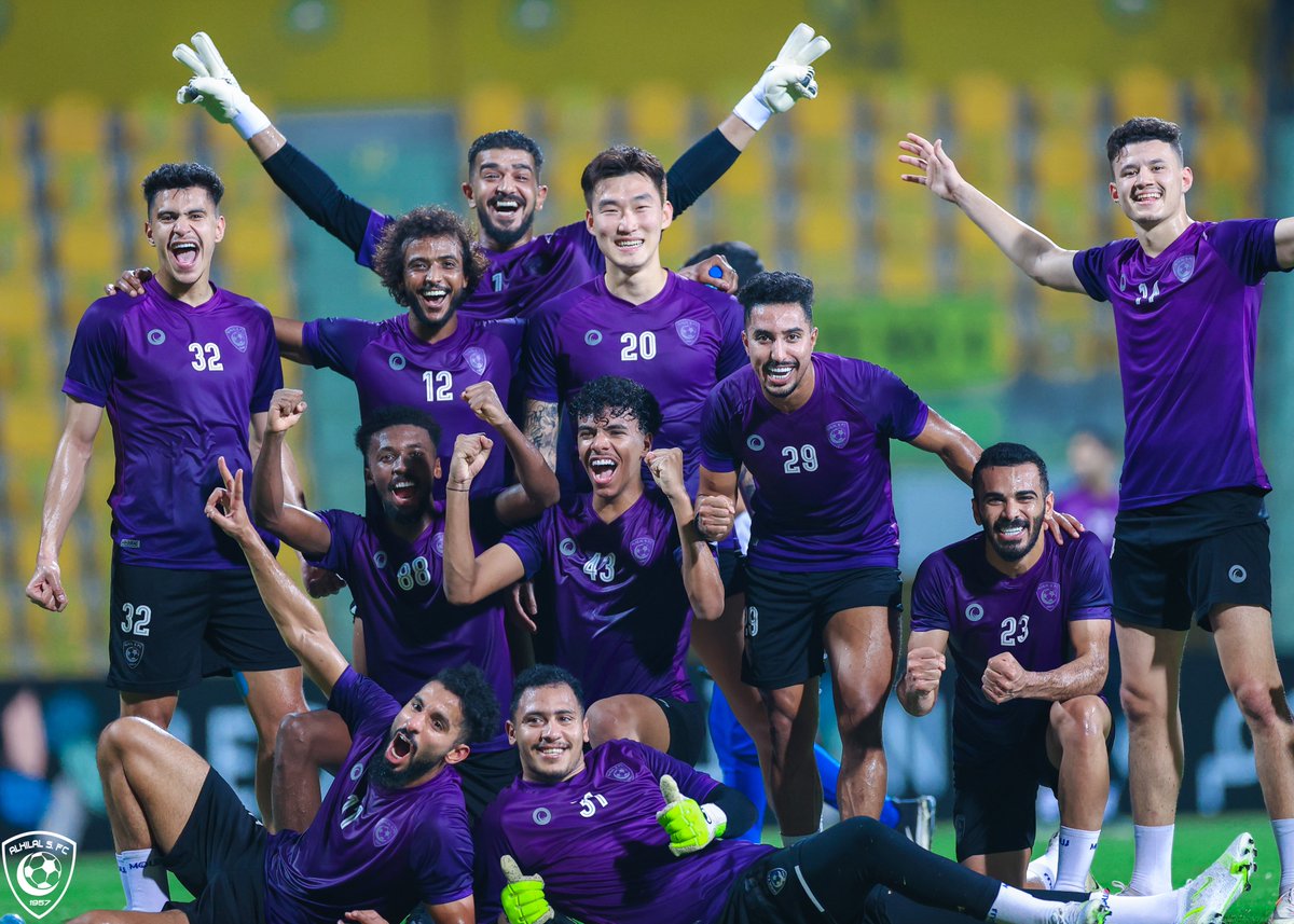 Alhilal_EN's tweet photo. 📸 In high spirits 😍
We’ve concluded our preparations ⚽️
#AlHilal 💙 https://t.co/e2U2GHYJ1A