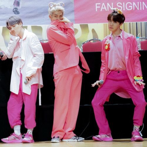 sopefolder's tweet photo. Happy birthday to our precious leader Kim namjoon💜

#HappyNamjoonDay 
#RMDAY 
#OuRMoonchild 
#BESTLEADERKIMNAMJOON 
#OurShiningStarRM 
#OurBeginningAndEndRM https://t.co/vseGEOHoqh