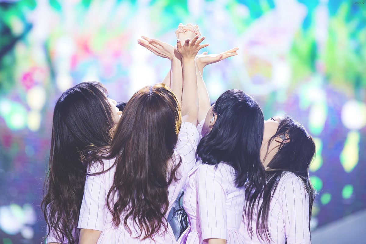 _mademydayz's tweet image. Happy 4th Anniversary, GFRIEND's Summer Rain. 🌹☔