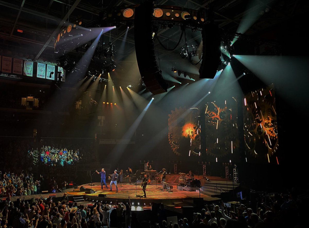 TraceAdkins's tweet photo. From the @blakeshelton Friends &amp; Heroes 2021 Tour! Thanks to everyone who has joined us this far! https://t.co/huYOM14yQr