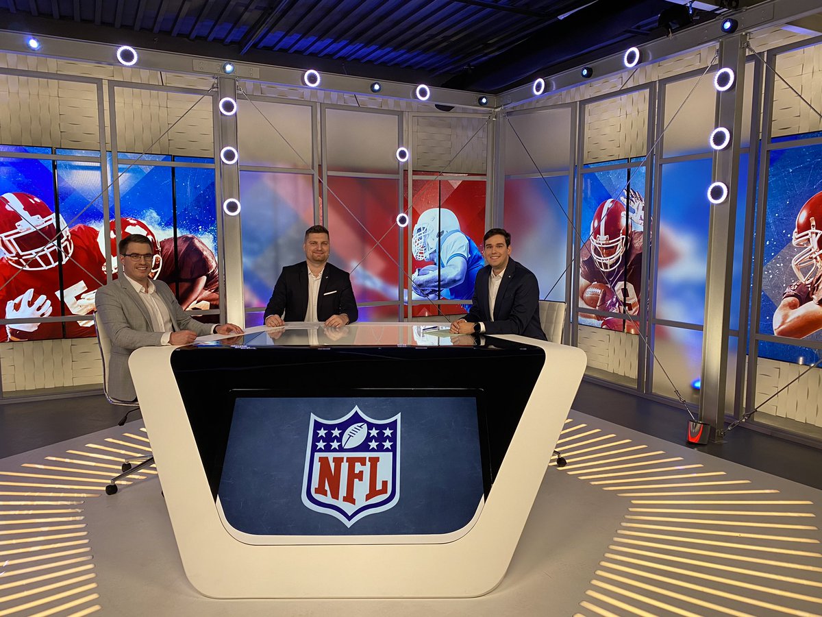 makamazsom's tweet photo. 18:00 - NFL Countdown!🏈

Egy órában vezetjük fel az Arena4 mai mérkőzéseit @balentin91 és @k_isti12 kollégákkal! #nflhu https://t.co/kCJ12xEnkq