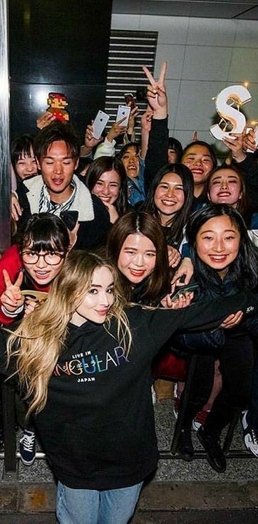 sfpltombrina's tweet photo. hi, this is a safe place for tombrina stans, you can send hugs and greetings to your mutuals, i'll also will make headers abt tom and sabrina, please give fav and rt to more mutuals can see
tom and sabrina loves you <3 https://t.co/NWEIiVWmvp