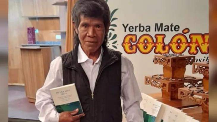NATIVO PUBLICÓ LIBRO SOBRE POHA ÑANA PARA MÁS DE 80 ENFERMEDADES 👏🏻👏🏻 

Luis Cabral, líder religioso de una comunidad indígena de Itapúa, trabajó varios años investigando y escribiendo la sabiduría de sus antepasados en el uso de las hierbas medicinales.