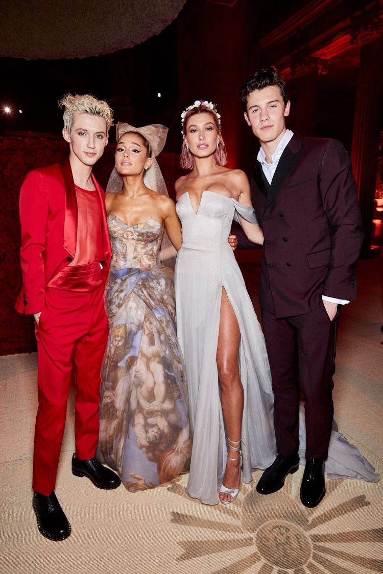 thinkerarishawn's tweet photo. Ariana Grande, Shawn Mendes, Troye Sivan and Hailey Baldwin at Met Gala 2018. https://t.co/AG4dy3jmVs