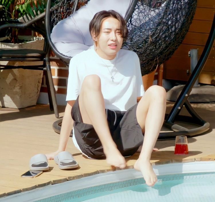 นอจเป็นทั้งคนสวยขาเเล้วก้อคนขาสวย😭😭😭