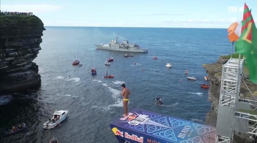 Front row seats for the Ships Company of LÉ JAMES JOYCE (#P62) off Downpatrick Head, Co. Mayo for the #RedBullCliffDiving Word Series 🇮🇪

#IrishNavy75
#Joinourteam
#strengthenthenation 
#serveyourfuture