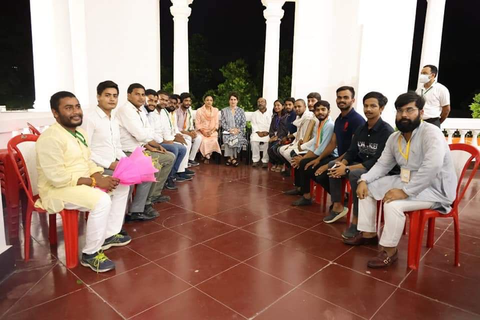 JeetSinghINC's tweet photo. @NSUIUPCentral  के पदाधिकारियों के साथ लखनऊ में @priyankagandhi  जी से मुलाकात किया ।। https://t.co/DaO7KuQH4n