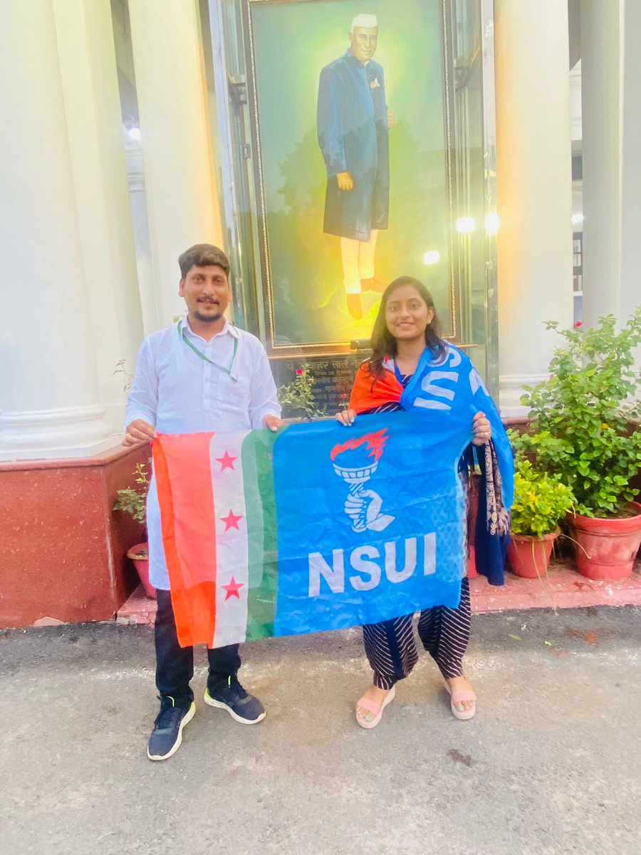 JeetSinghINC's tweet photo. @NSUIUPCentral  के पदाधिकारियों के साथ लखनऊ में @priyankagandhi  जी से मुलाकात किया ।। https://t.co/DaO7KuQH4n