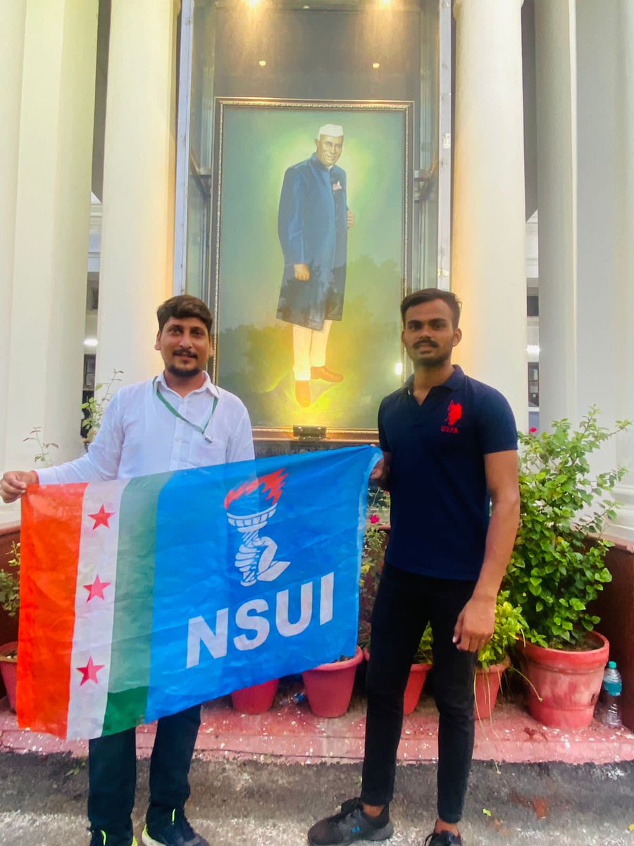 <a href="/NSUIUPCentral/">NSUI UP Central</a>  के पदाधिकारियों के साथ लखनऊ में <a href="/priyankagandhi/">Priyanka Gandhi Vadra</a>  जी से मुलाकात किया ।।