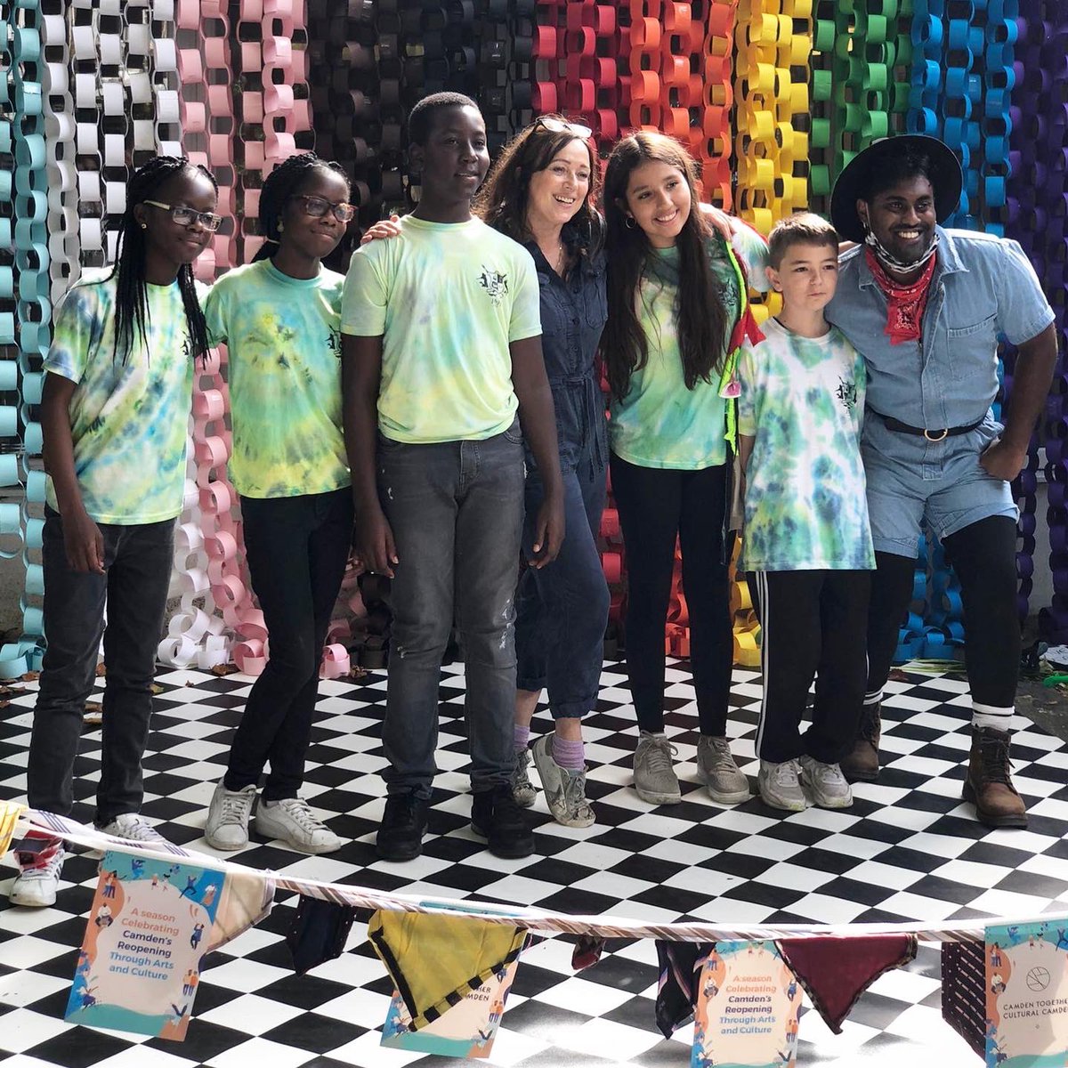 SirHvHArts's tweet image. So PROUD watching our young people perform #abravenewworld visual arts dance theatre piece @mothercanteen celebration at #PRIDE carnival our collaboration as a part of @CDNTogether21 season of arts and culture @CamdenCouncil @CamdenAlive @debbiclark1