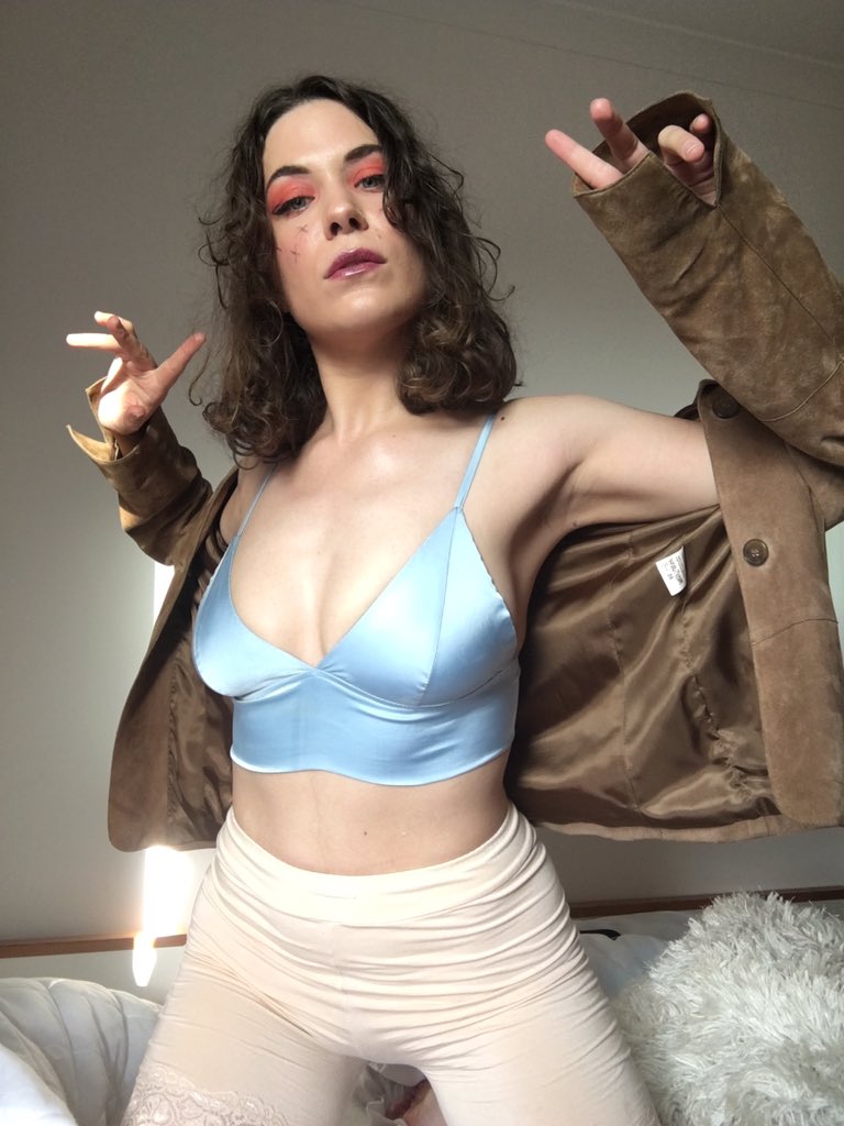 This is me wondrously making a concert appear ✨ playing <a href="/BreakingSoundU1/">BreakingSoundUK</a> at <a href="/Cargo_LDN/">Cargo</a> on the 29th of September with @_dejaofficial and Shemyyy🤍Tickets are selling fast so I would get them now if I was you 🙃 eventbrite.com/e/breaking-sou…