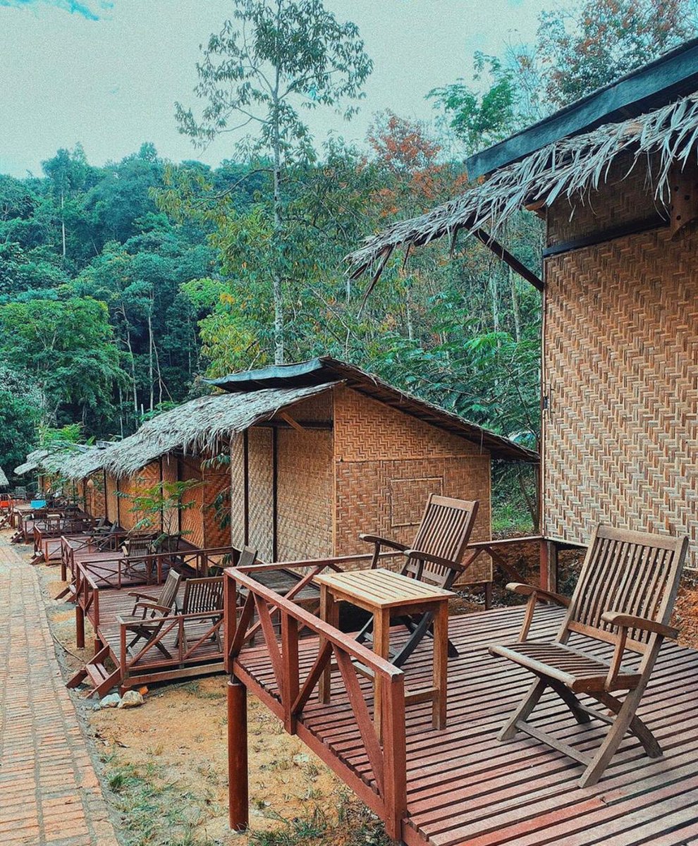afeezvanilla's tweet photo. Tak tahu pulak kan yang dekat lenggong ada tempat bercuti macam ni. Betul-betul hidden gems dekat lenggong ni. Mandi2 sungai, hirup2 kopi di pagi hari... eiii, seronok wei!

Masbro Hidden Village
Lenggong Perak https://t.co/HKBLLQ55im