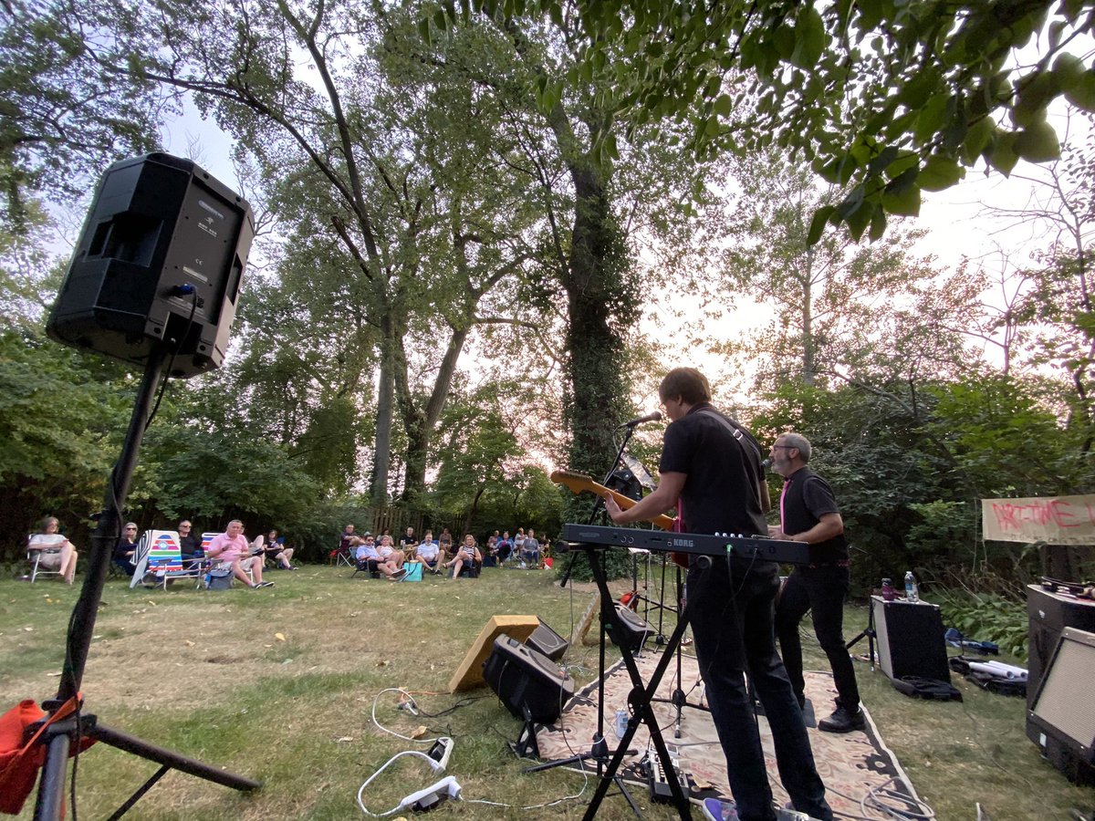 ModJam515's tweet photo. Many thanks to #Part_TimeLovers &amp; full time cool local musicians @LiamDavis #GeraldDowd @MusicianJustin for a fab evening. The show would not have been so special without comedian @chelseahood opening. 

This was a great end to the @Bev_ArtAlliance 2021 Outdoor Music Series. https://t.co/2oB13y5zNR