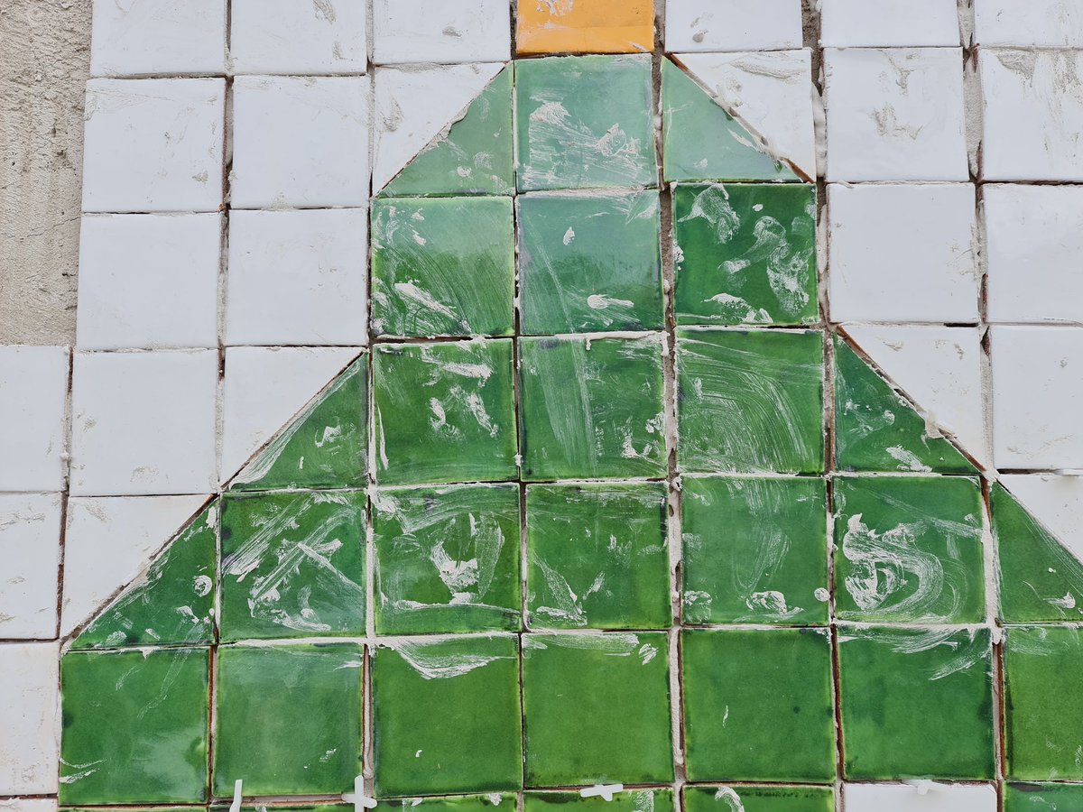 reyescid's tweet photo. @VecinosGAM @TuAlcaldiaGAM
Mucho dinero para la remodelacion de los mercados pero en vdd no piensan aceptar estos trabajos con los azulejos todos chuecos en el mercado Gertrudis Sánchez https://t.co/SsZyefJyuR