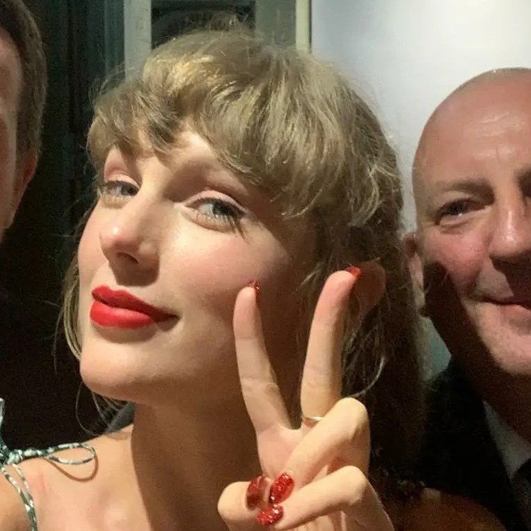 💭 (@louaylorlovebot) on Twitter photo 