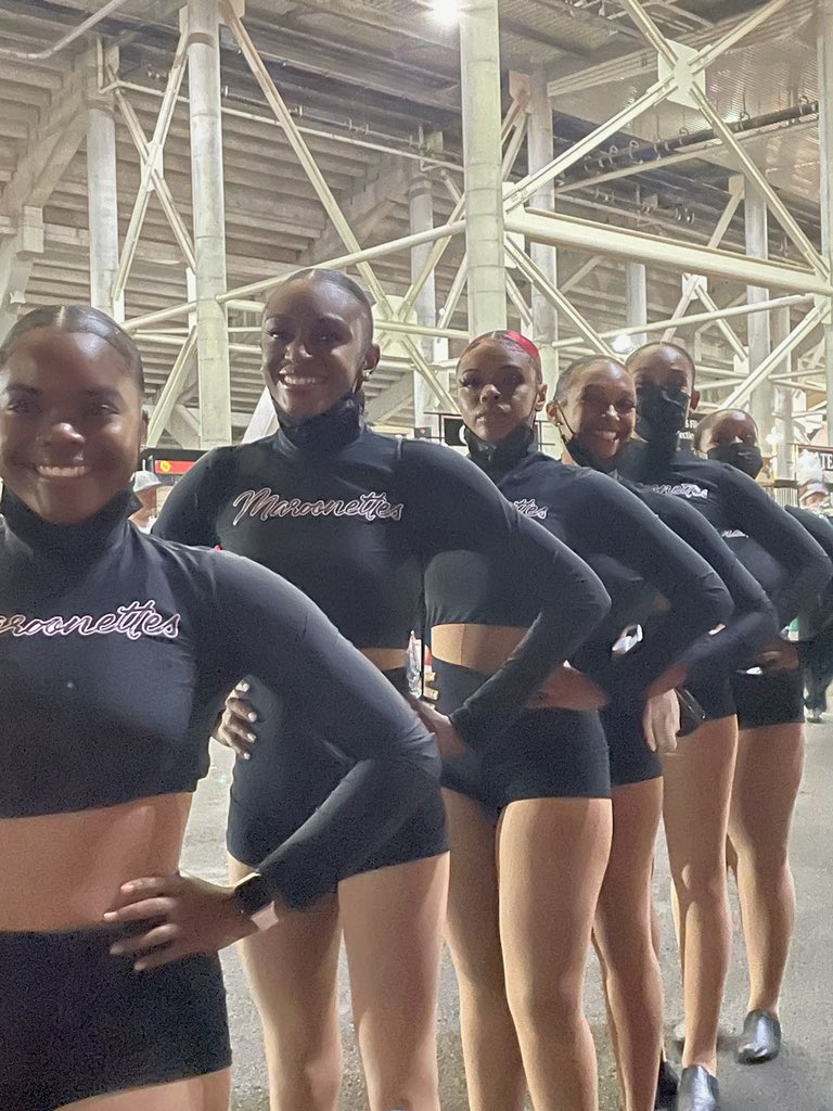 JezziJames's tweet image. Extracurricular for the win! Keep the mind the busy, steady in the books, play when necessary! #college #goodtimes #8count @EKUSSC Majorettes