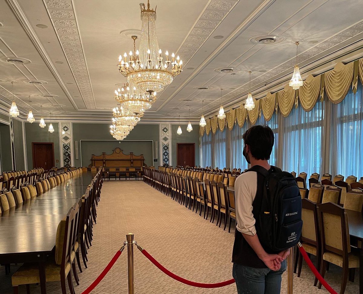 On Saturday we visited the Jumeirah Mosque, where the students had a chance to learn more about Islam, its origins, and its traditions
After that, we had a tour of the Etihad Museum, which contains an astounding amount of information regarding the history of the UAE!🇦🇪