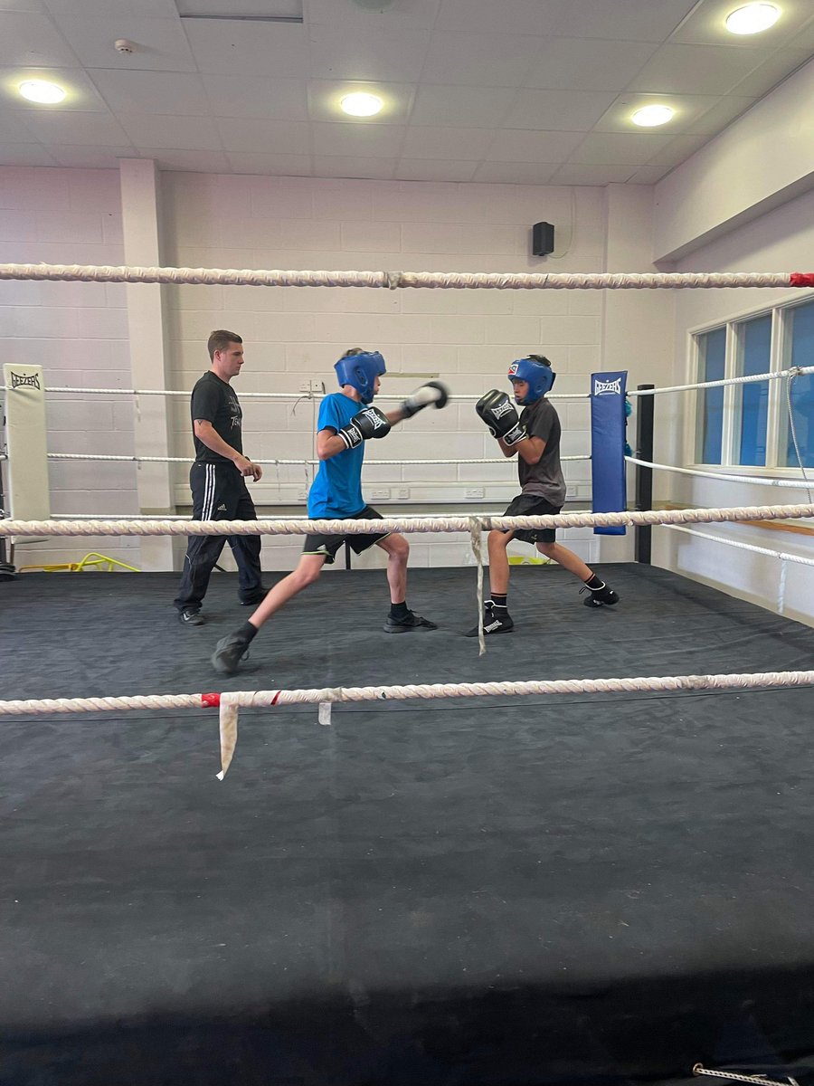 Alive_ABC's tweet photo. Sparring Sunday for the juniors. Up early cracking on π. @WiltshireSport @Stonehenge_Sch @AvonVCollege #DurringtonBoxing π₯π₯π₯π₯. https://t.co/MsIqWE219W