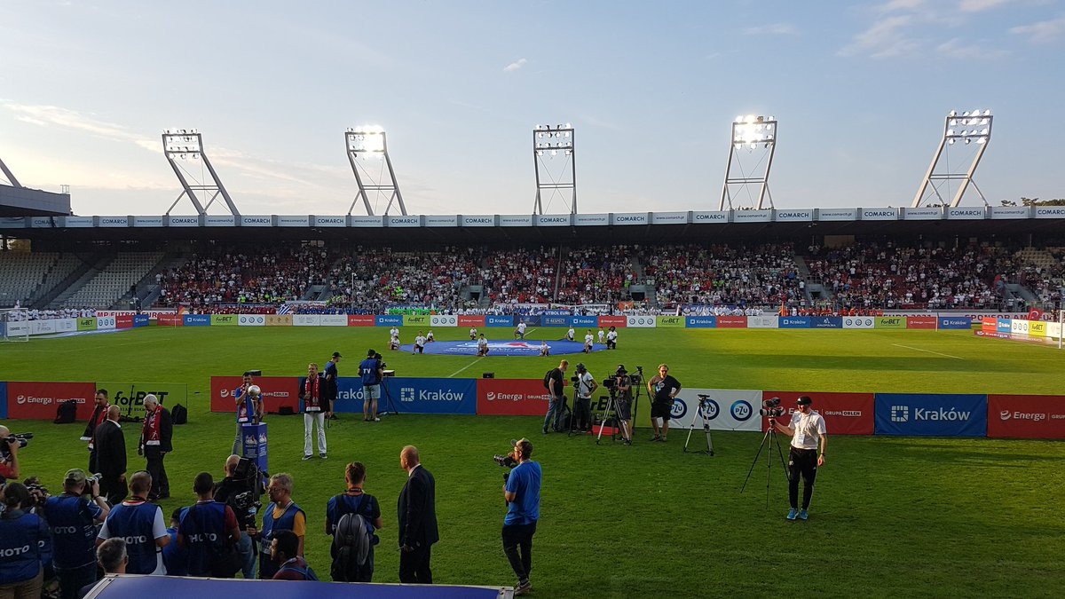 Marop90's tweet photo. Powodzenia @AmpFutbolPolska 🇵🇱💪 #AmpEURO2021 https://t.co/NhEGcLQiWA