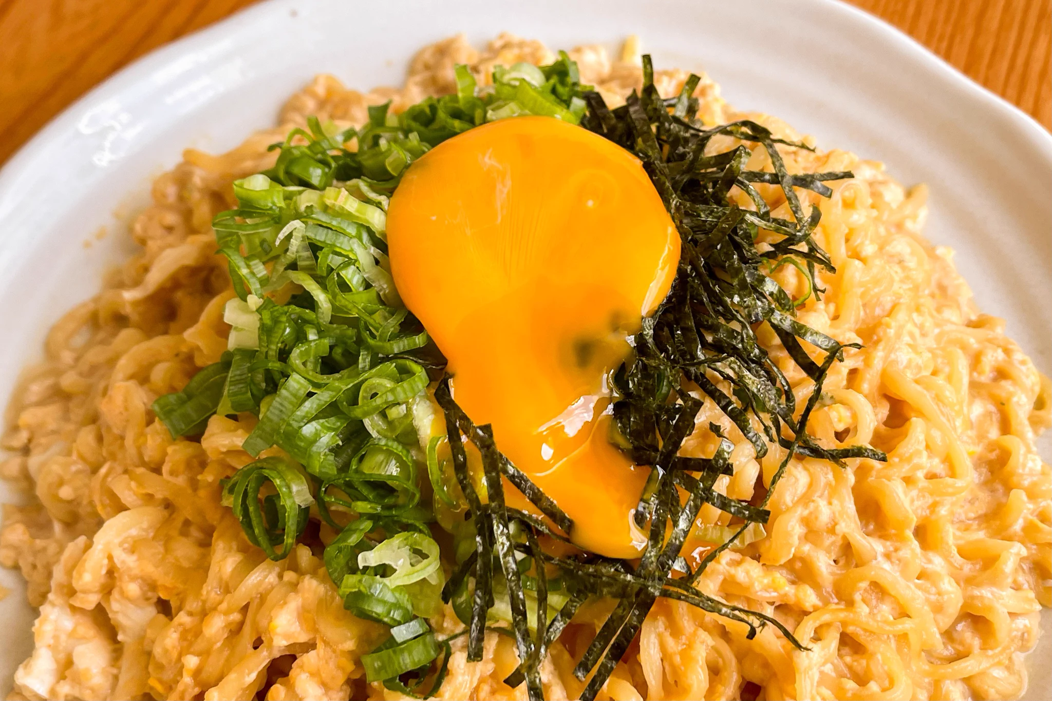 簡単で美味しそう･･･！サッポロ一番をカルボナーラ風に仕上げたアレンジレシピ！