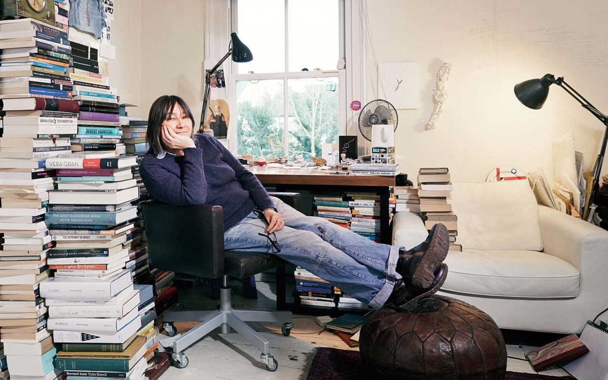 “Outside the leaves on the trees constricted slightly; they were the deep done green of the beginning of autumn. It was a Sunday in September.”

Ali Smith #ReadMoreWomen