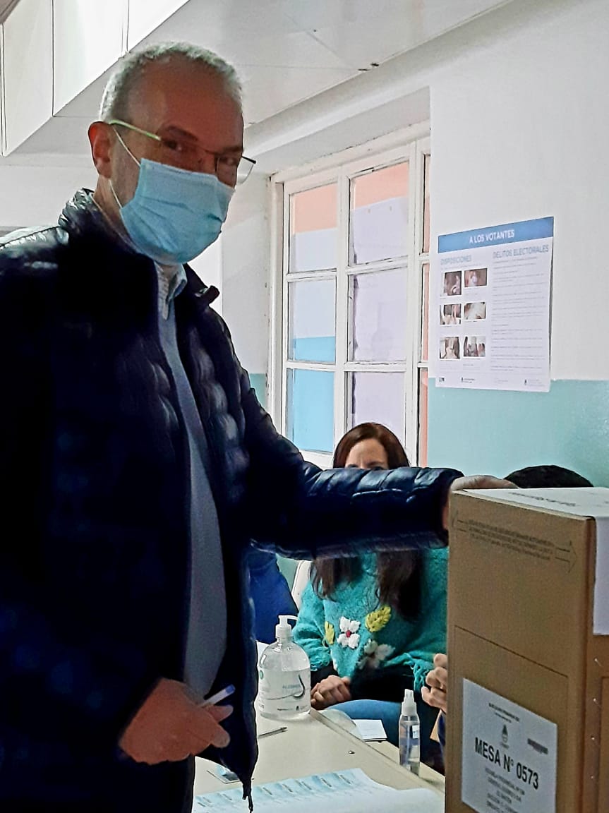 faapura's tweet photo. Con alegría cumplí la responsabilidad de  expresarme en las urnas.
Gracias a todas y todos los que permitieron llegar a este momento y que se desarrolle tan bien cumpliendo todos los protocolos.
Gracias a nuestros fiscales que con gran esfuerzo y compromiso cuidan nuestro voto. https://t.co/1zB1oPd98g
