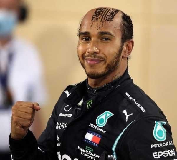 Lewis Hamilton blijft met 5 punten achterstand in het spoor van Max Verstappen! 😂 #ItalianGP #F1 #verstappen #hamilton