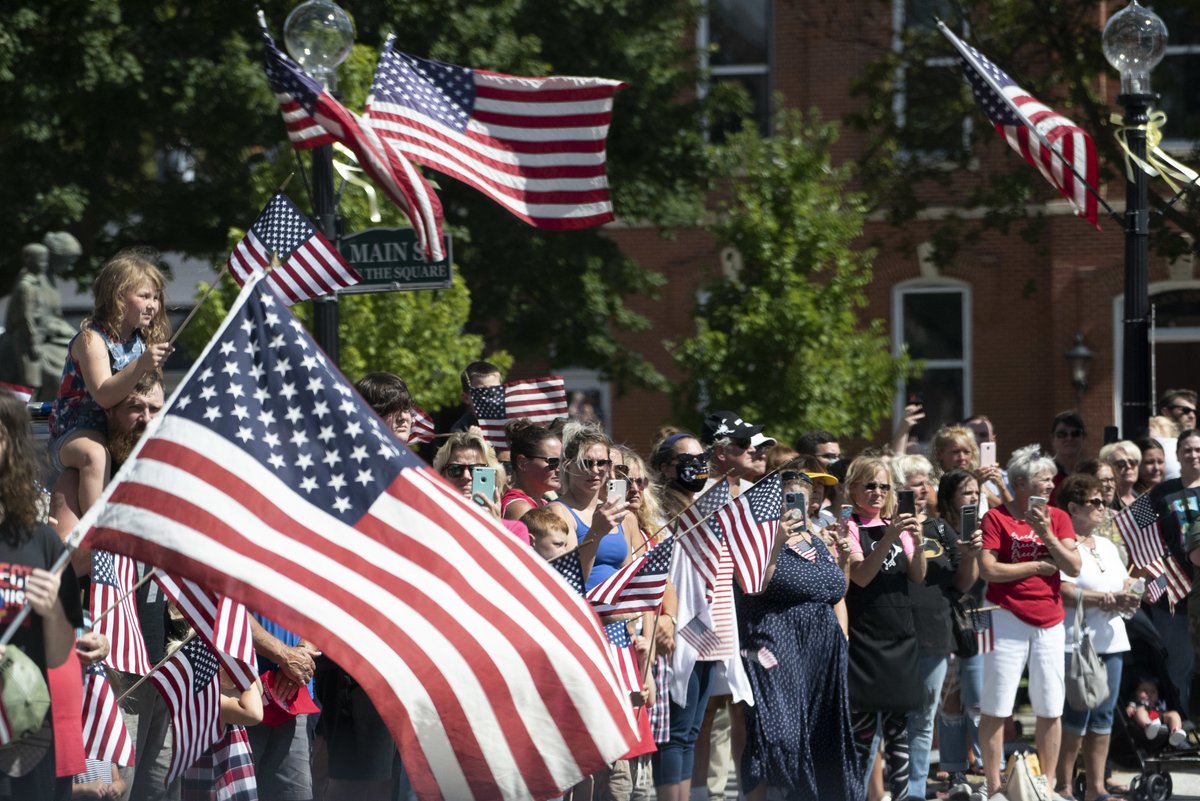 #RIP we have the watch. ⚓ 🇺🇸 

Hospital Corpsman 3rd Class Maxton W. Soviak arrives at his hometown of Berlin Heights, OH. Soviak was awarded the #PurpleHeart and Fleet Marine Force Corpsman warfare badge for his brave service while deployed to Afghanistan. #RememberTheFallen