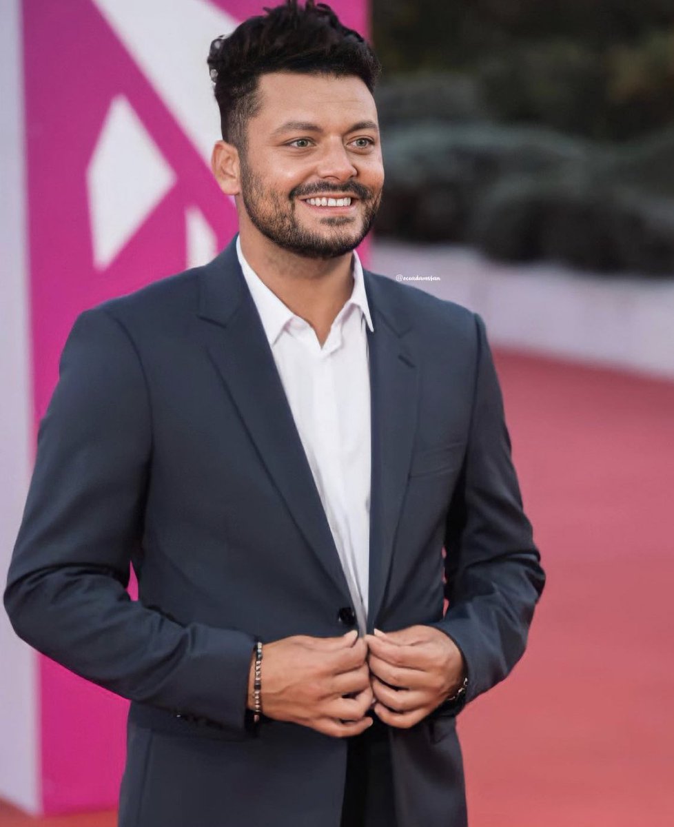 kevadamsss's tweet photo. Cette semaine j’ai vécu un rêve de gosse ! On a présenté le film de @claudelelouch en Avant Première Mondiale au festival @deauvilleus . J’allais à ce festival tous les ans plus jeune et j’attendais les stars derrière les barrières en rêvant d’y être .💫 Croyez en vos rêves ❤️ https://t.co/gaAkx5VyFC