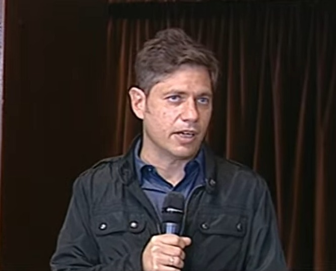 #PASO2021🗳️| Votó el gobernador de la provincia de Buenos Aires <a href="/Kicillofok/">Axel Kicillof</a>.

🗣️"Voté a la vuelta de la gobernación de la Provincia. Me dijo la autoridad de la escuela que hacía muchos años que un gobernador o gobernadora no votaba acá porque no vivían acá".