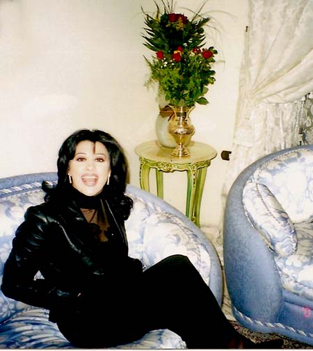 q_lilian_n's tweet photo. بحب الصورة كتير ما بعرف وين و شو مناسبتها بس بحبها 😂❤️
@najwakaram #NK_archive https://t.co/I52k4OsuKh