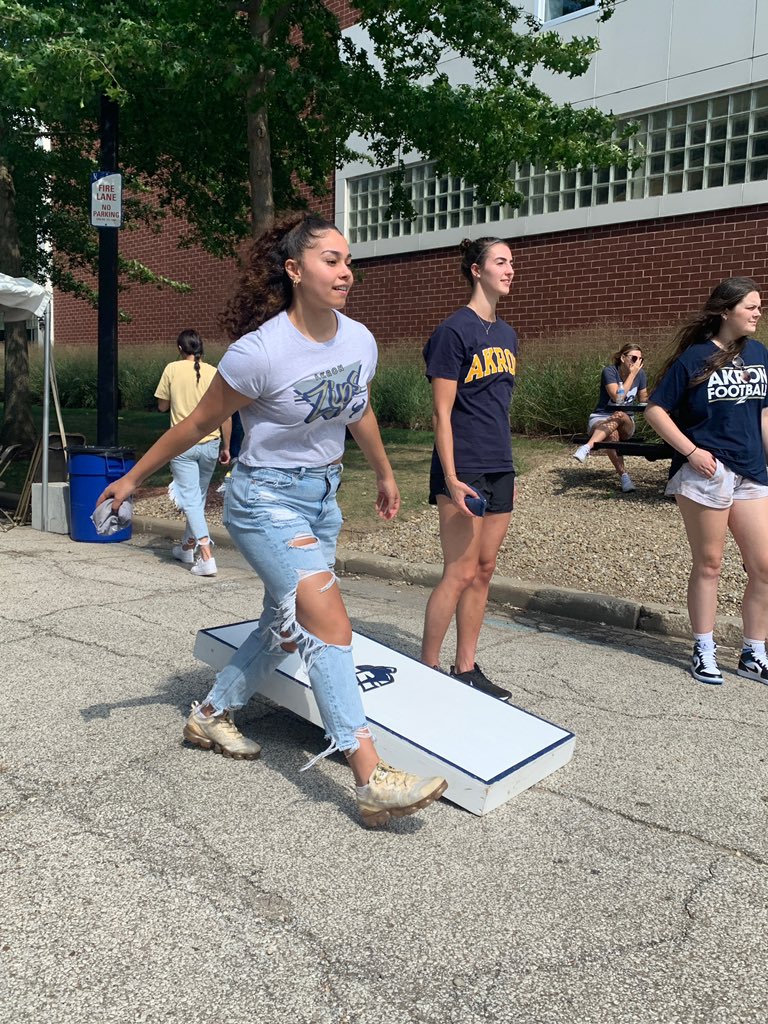 CoachJackson21's tweet photo. Yesterday was fun!๐คฉ HIGH energy workout followed by a GREAT tailgate! ๐๐ฆ๐ Loved having special visitors on campus and seeing so many of our Zip parents! #FAMILY #FutureZips #TEAMtailgate https://t.co/dPf6pguUxE