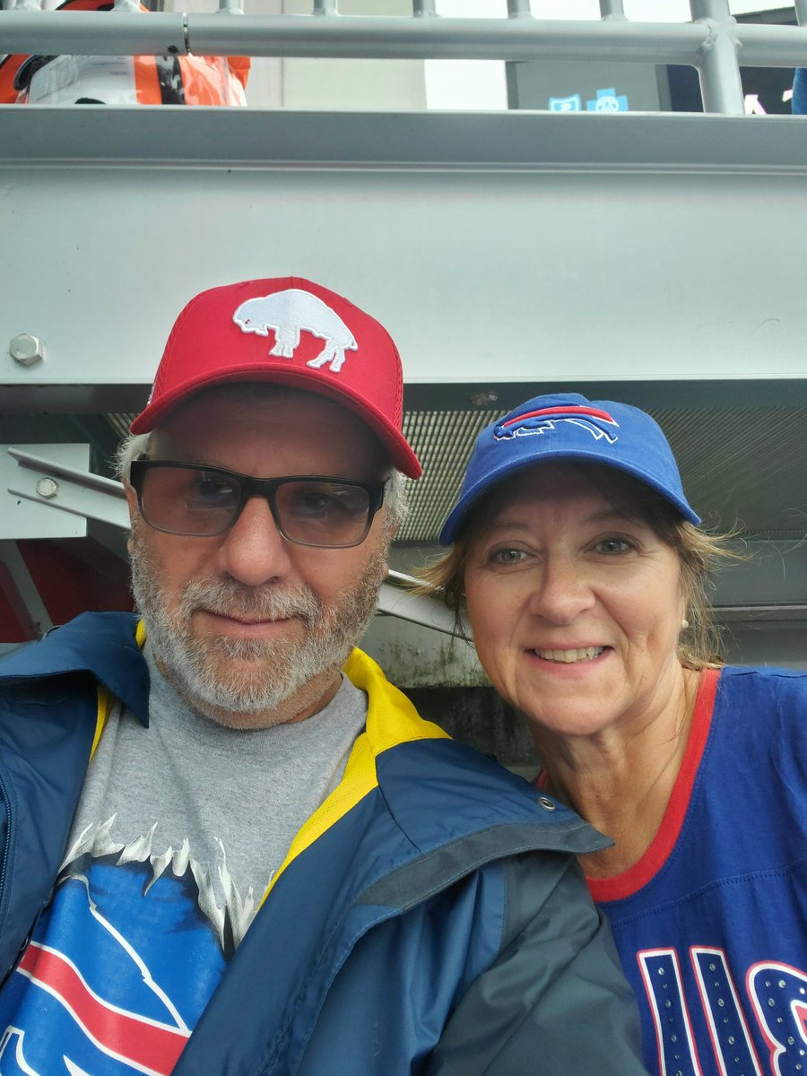 zqsue61's tweet photo. #letsgobuffalo #billsselfie #BuffaloBills Go Bills!!!! #BillsMafia https://t.co/1n2srKz0yF
