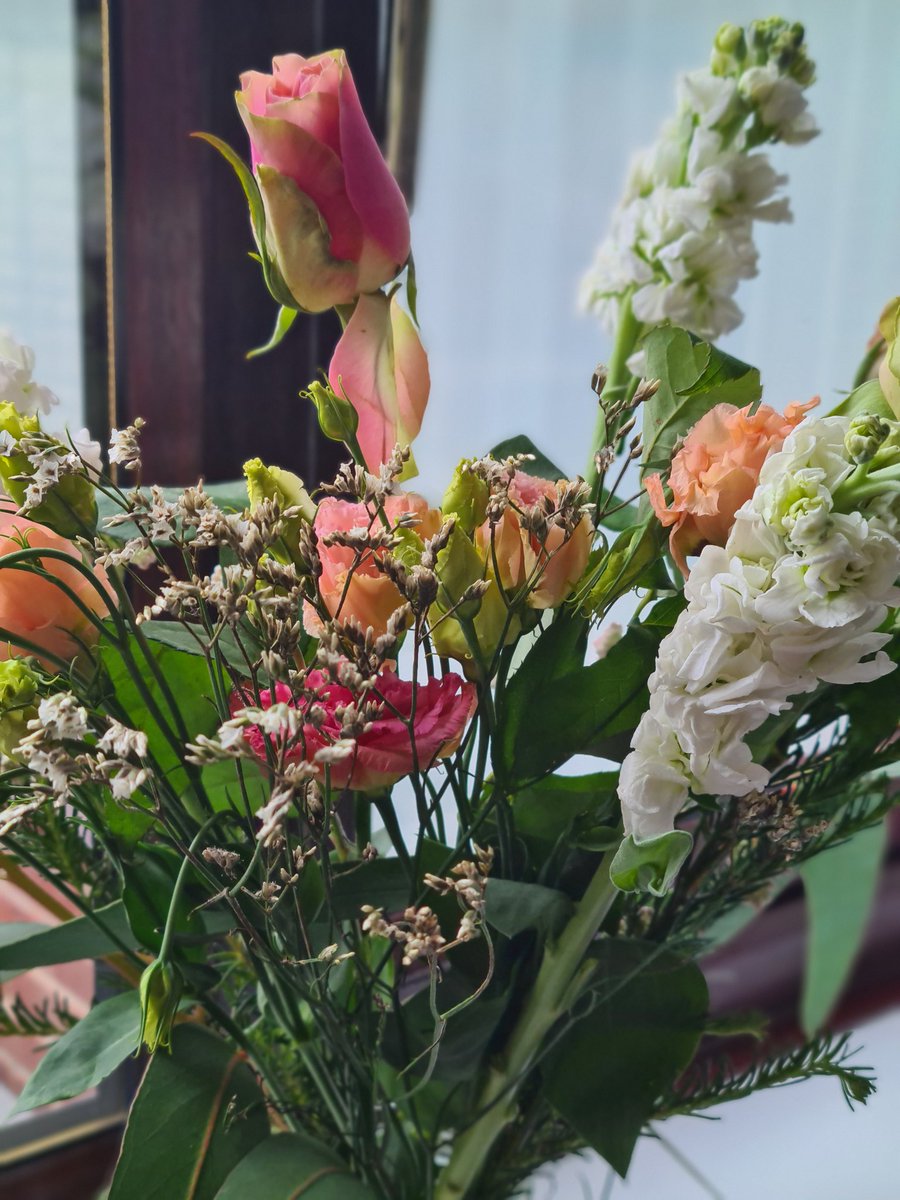 TeamMyna_Rachel's tweet photo. Lovely @BloomandWild flowers 💐  from the boss, @TeamMyna_Kaye.

Thank you very much 😊 https://t.co/mjpyBLh94d
