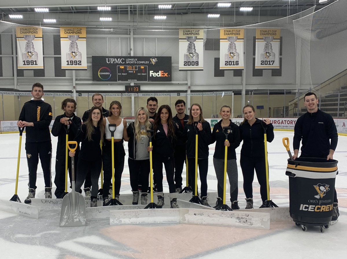 CleanIce23's tweet photo. We are ready for the season to start! 🐧🏆 https://t.co/R8gzFcPFrk